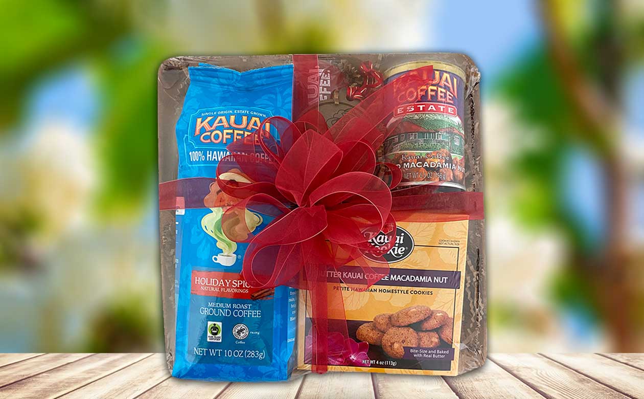 https://kauaicoffee.com/cdn/shop/articles/luau-plate_1260x.jpg?v=1655140283